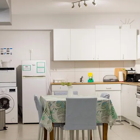 Easy & Comfy Nights Apartment Athens